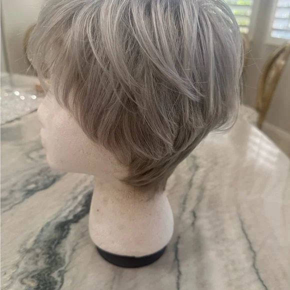 Henry Margu Women's Wig Silver Grey with longer nape - Picture 6 of 11